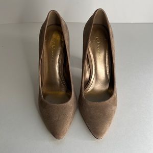 BCBG Shoes, Heels, Taupe suede
